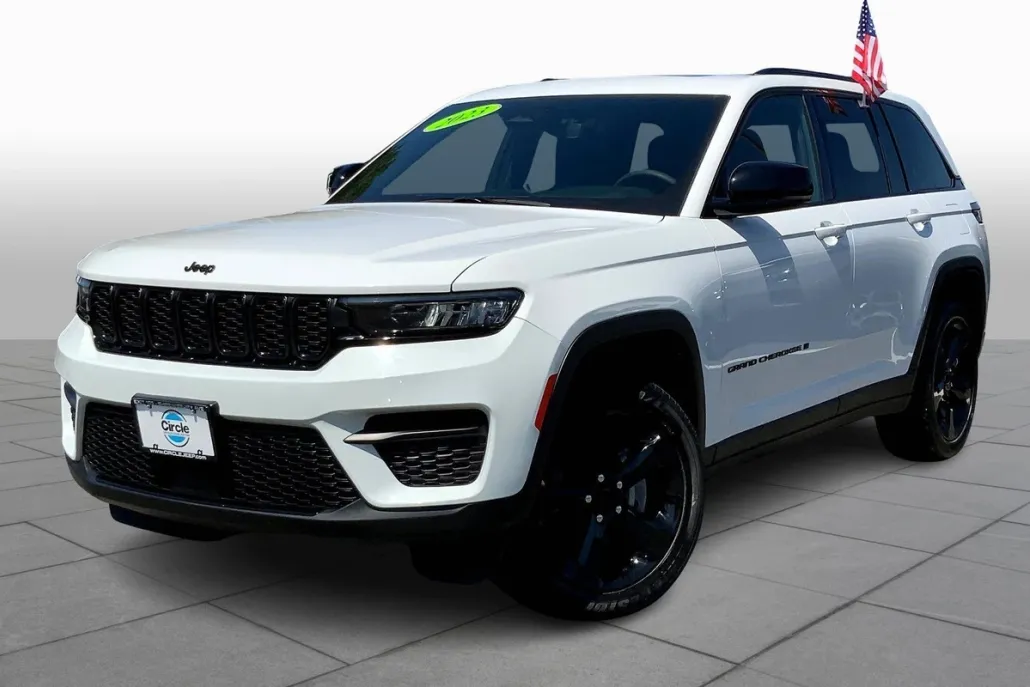 2023 Jeep Grand Cherokee Laredo photo 1