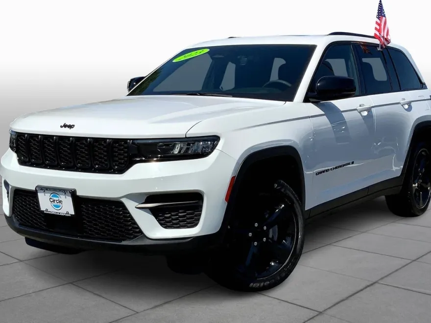 2023 Jeep Grand Cherokee Laredo photo 1