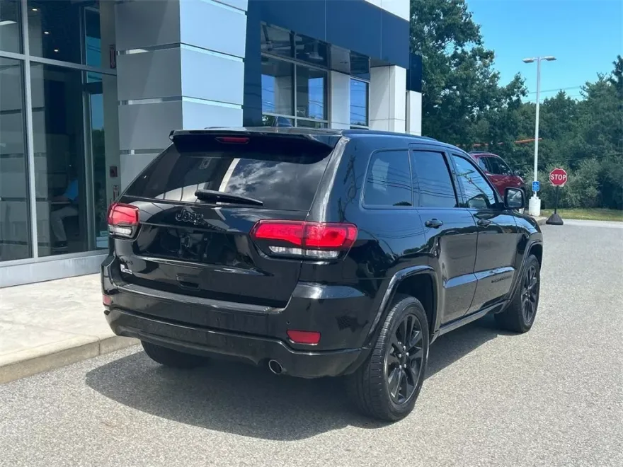 2017 Jeep Grand Cherokee Altitude photo 1