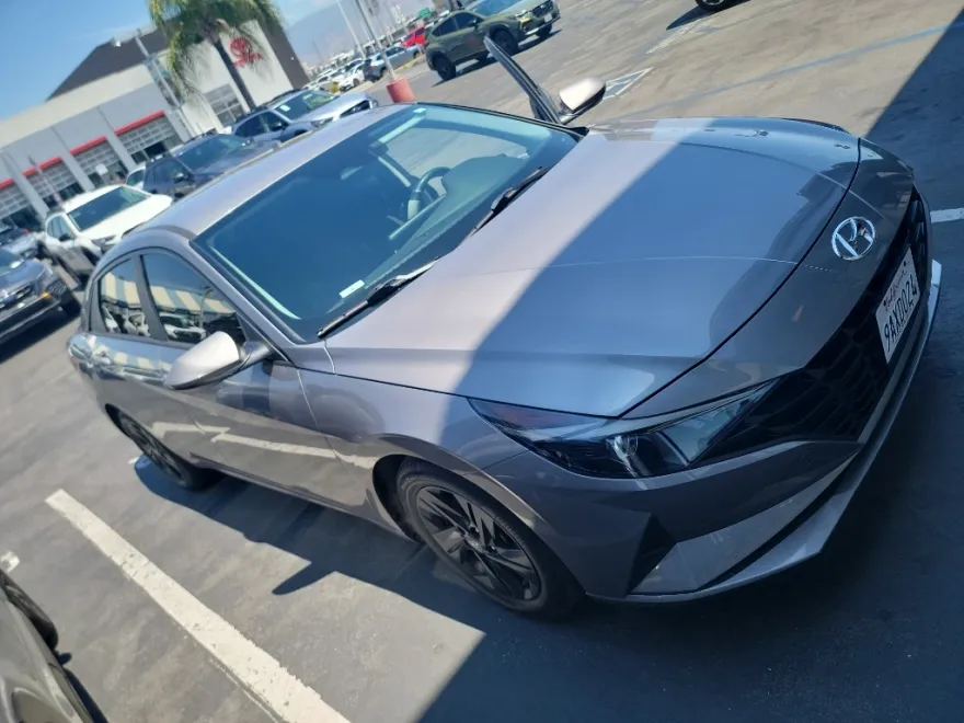 2022 Hyundai Elantra SEL Convenience photo 1