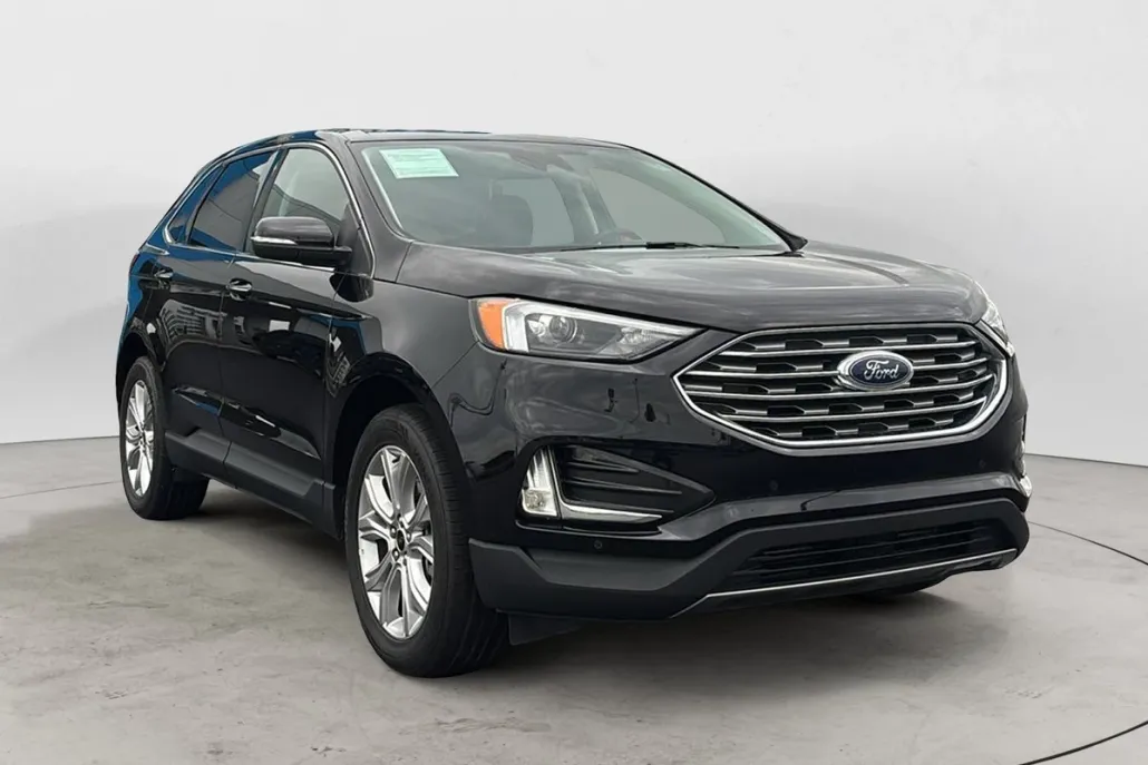 2023 Ford Edge Titanium photo 1