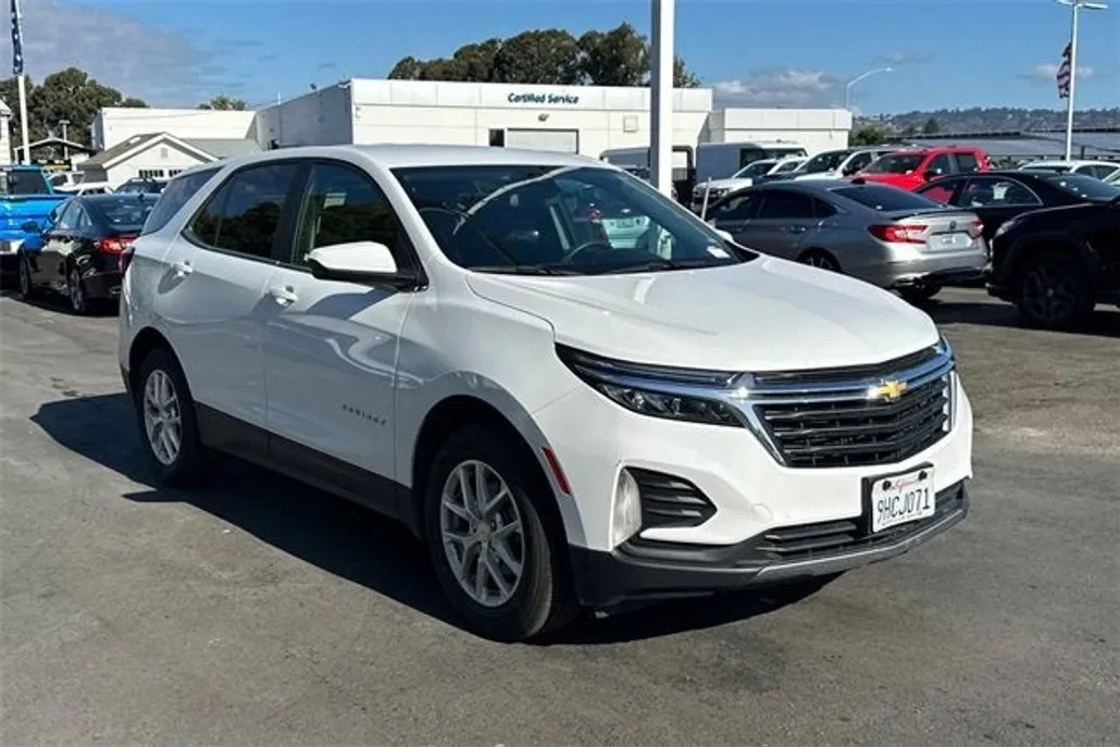 2023 Chevrolet Equinox LT photo 1