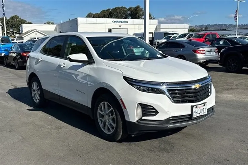 2023 Chevrolet Equinox LT photo 1