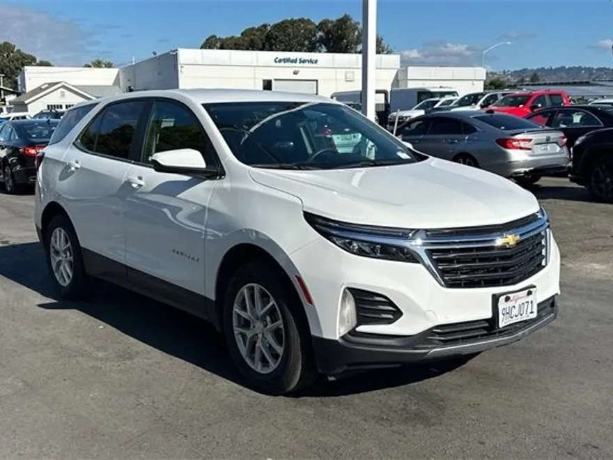2023 Chevrolet Equinox LT photo 1