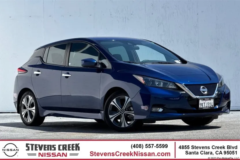 2022 Nissan Leaf SV photo 1