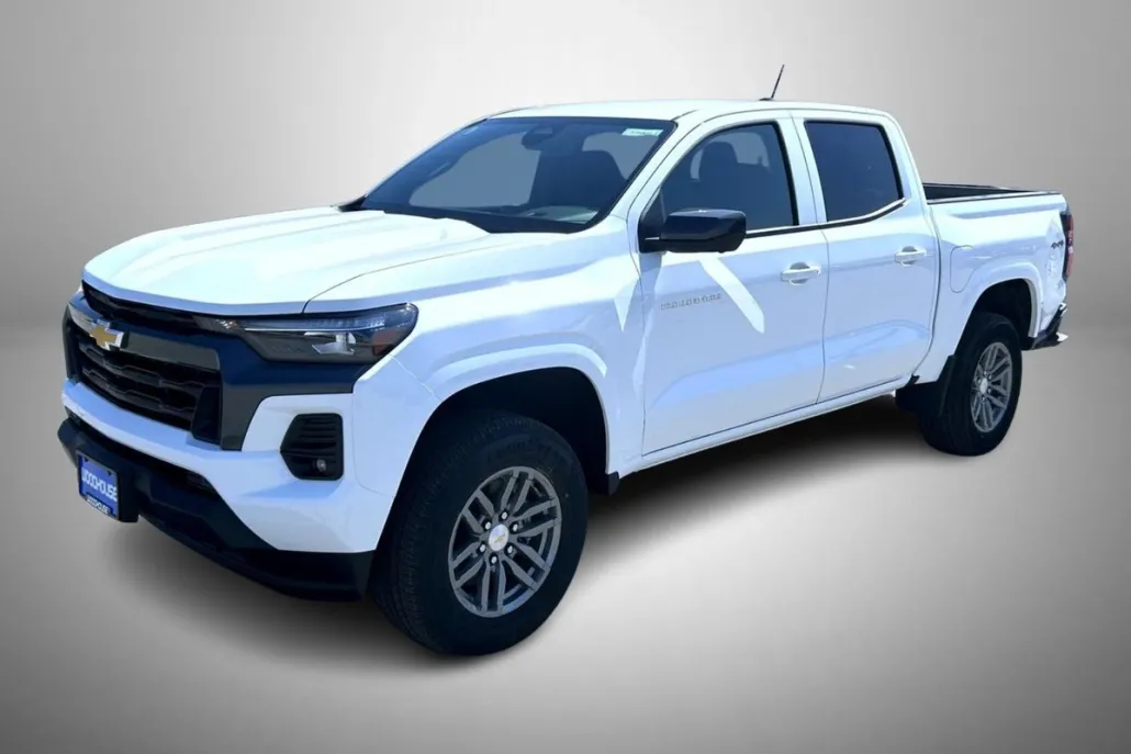 2025 Chevrolet Colorado Work Truck LT photo 1