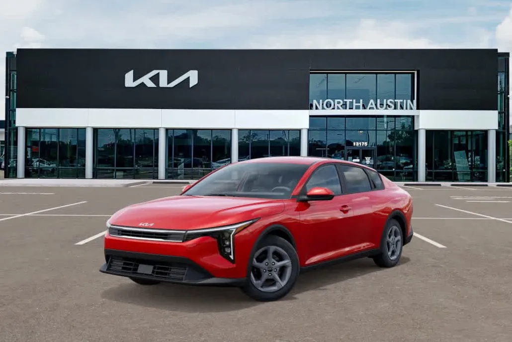 2025 Kia K4 LXS photo 1