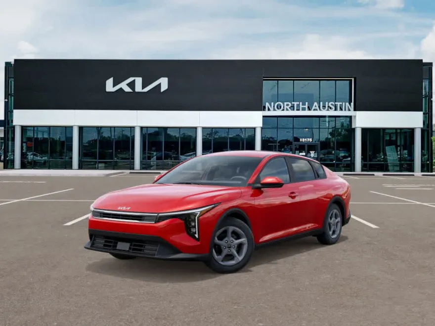2025 Kia K4 LXS photo 1