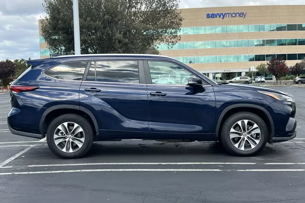 2024 Toyota Highlander XLE photo 1