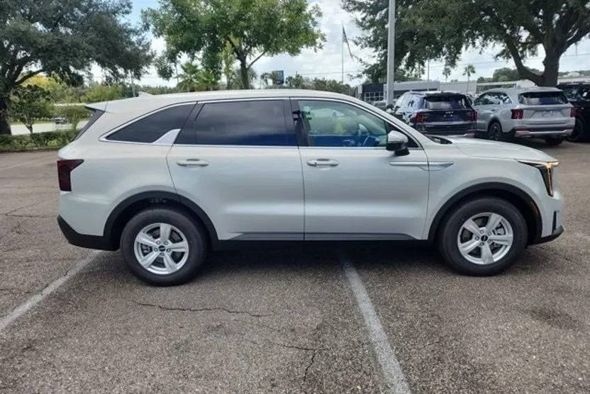 2026 Kia Sorento LX photo 1