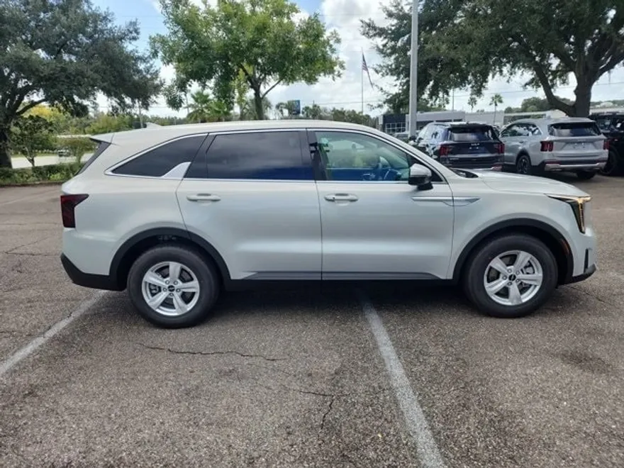 2026 Kia Sorento LX photo 1