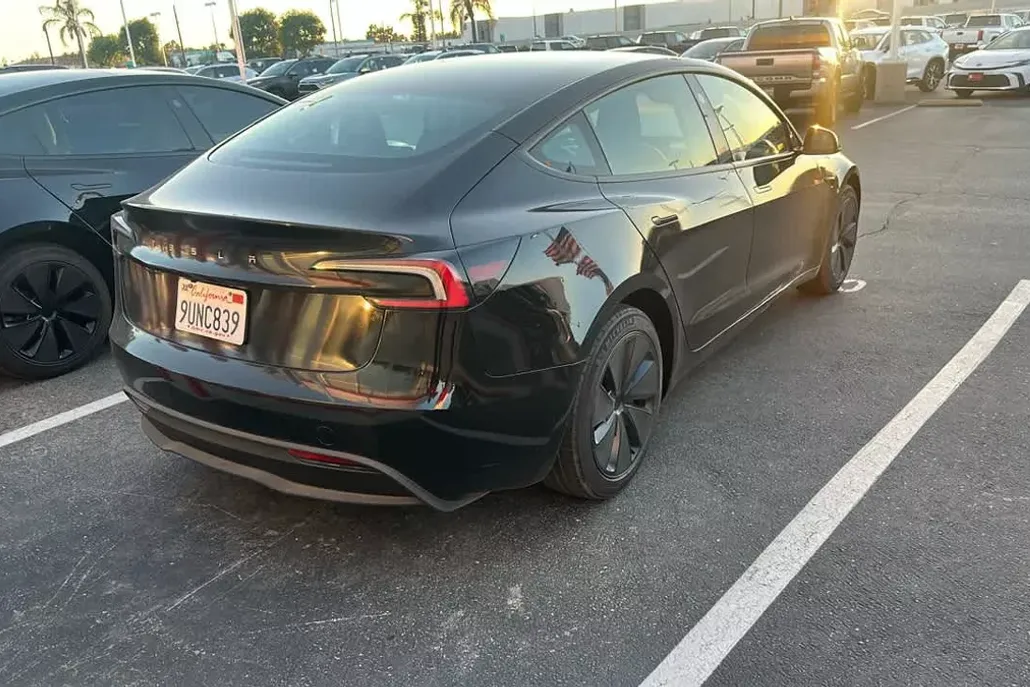 2025 Tesla Model 3 Long Range photo 1