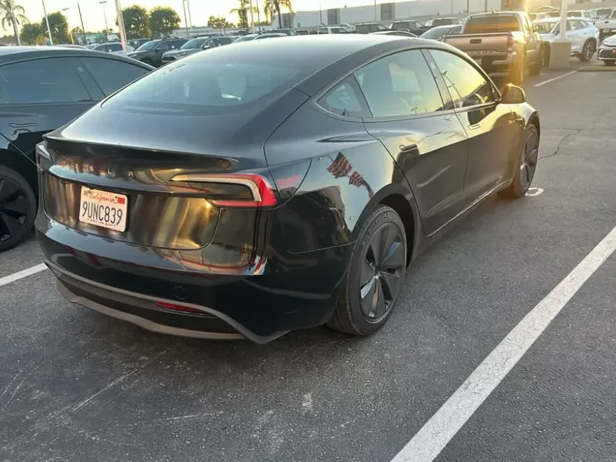 2025 Tesla Model 3 Long Range photo 1