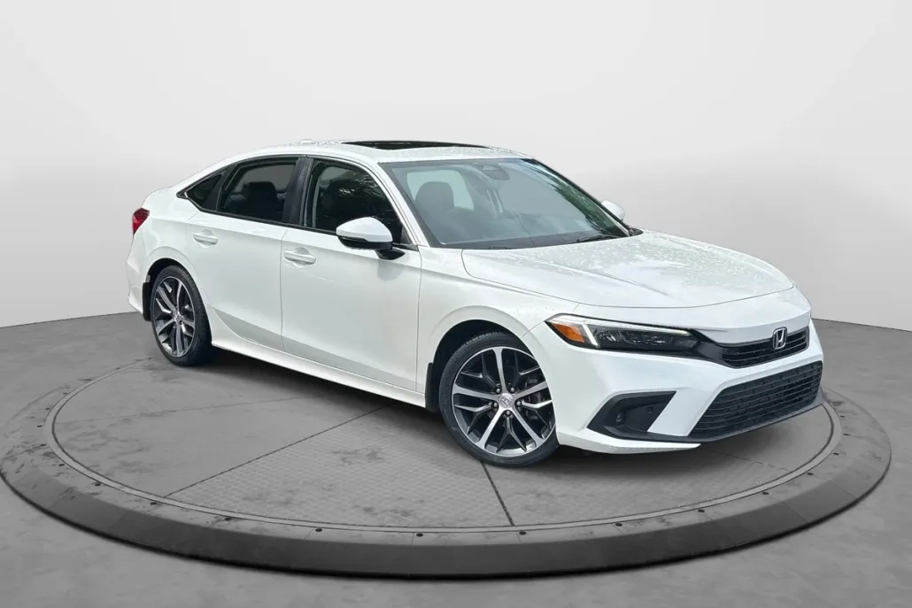 2022 Honda Civic Touring photo 1