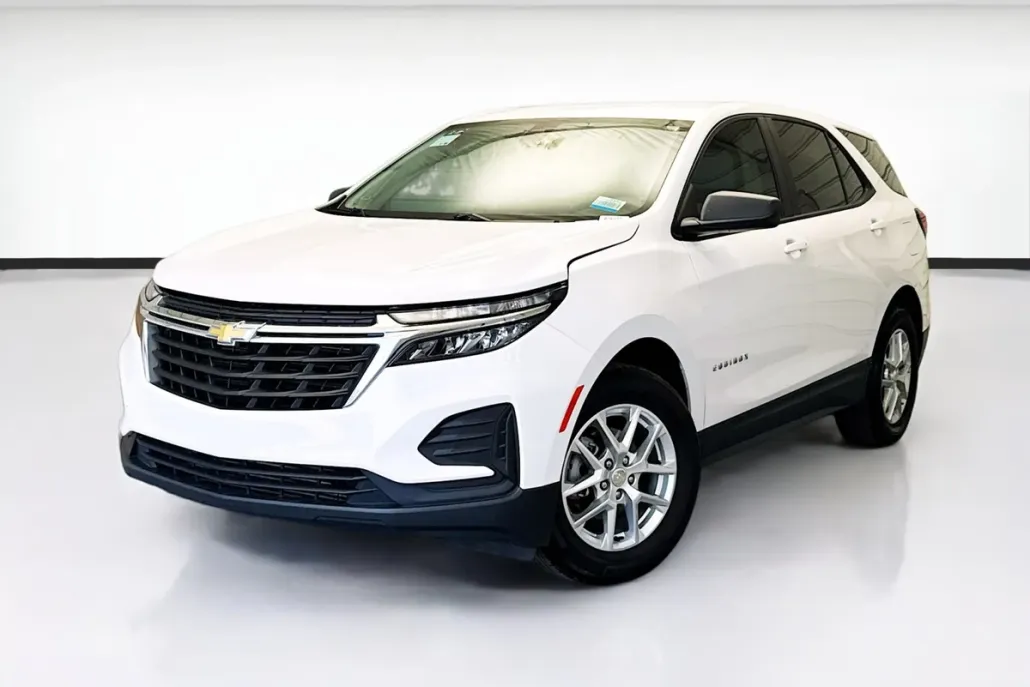 2023 Chevrolet Equinox LS photo 1