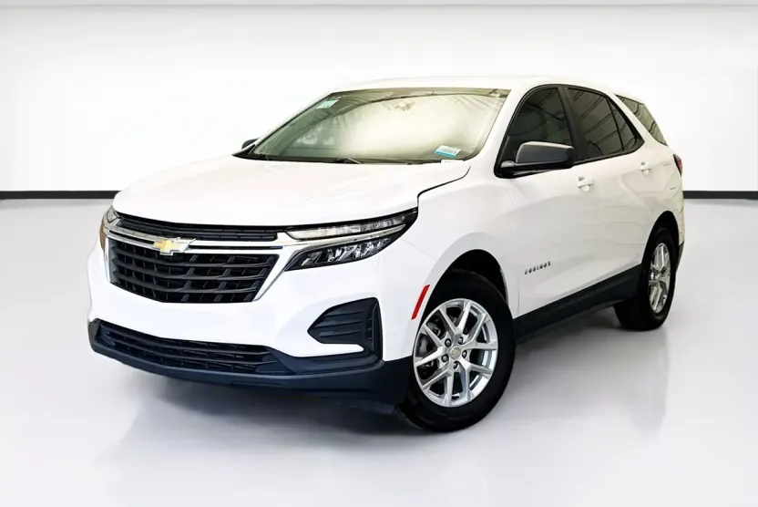 2023 Chevrolet Equinox LS photo 1