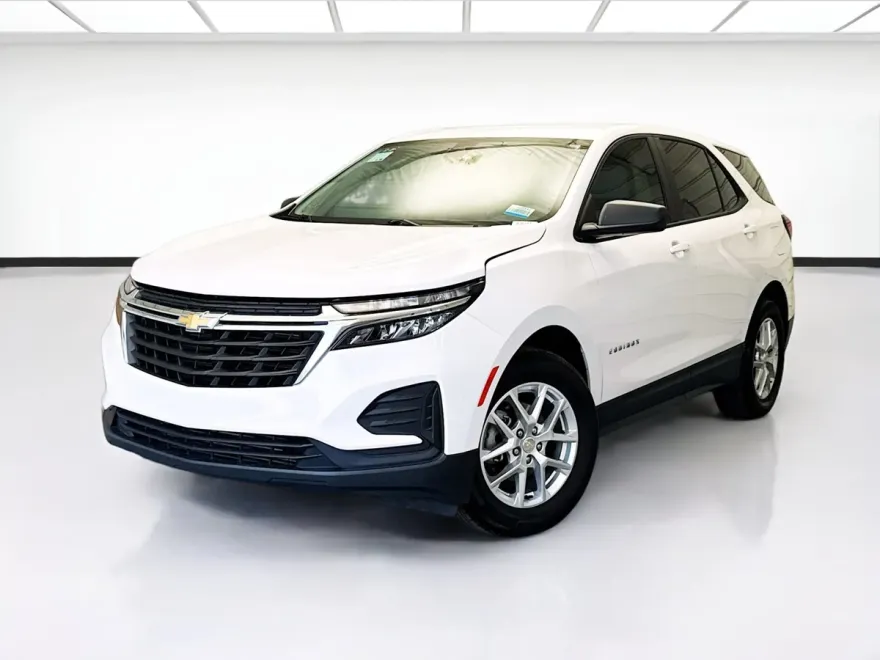 2023 Chevrolet Equinox LS photo 1