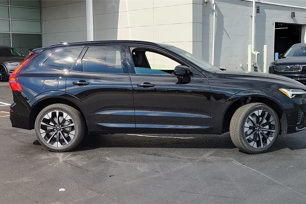 2026 Volvo XC60 B5 Plus photo 1