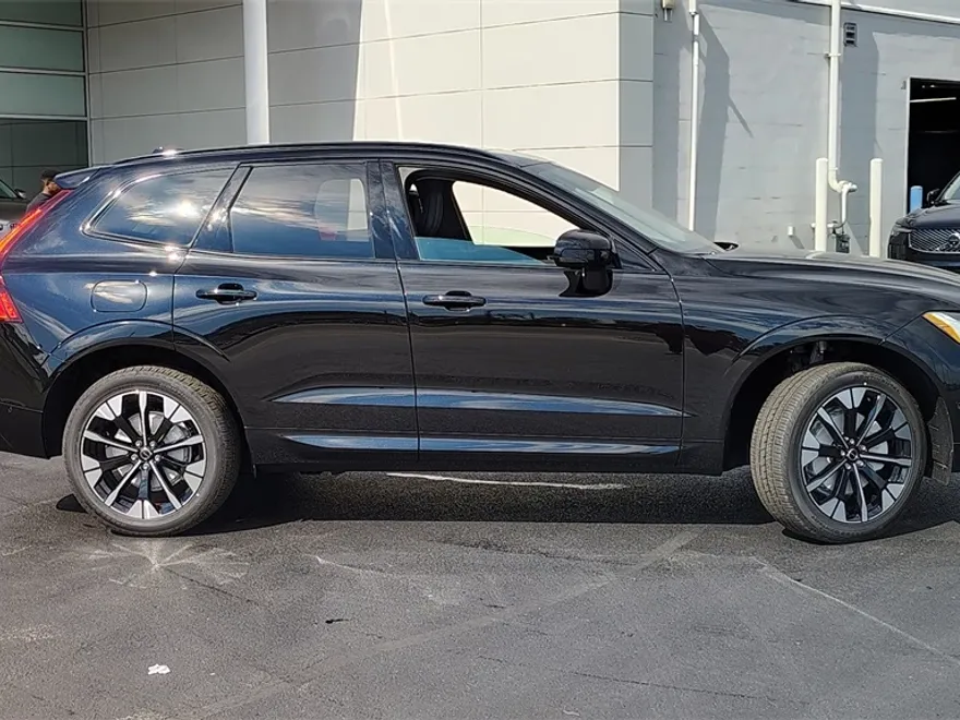 2026 Volvo XC60 B5 Plus photo 1