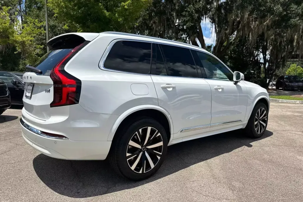 2026 Volvo XC90 Core photo 1