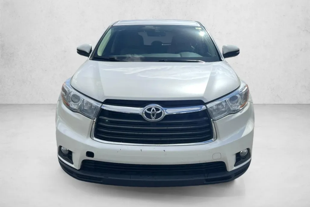2016 Toyota Highlander LE Plus photo 1