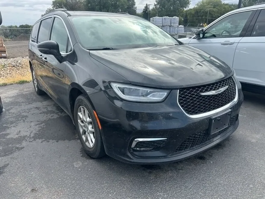2022 Chrysler Pacifica Touring L photo 1