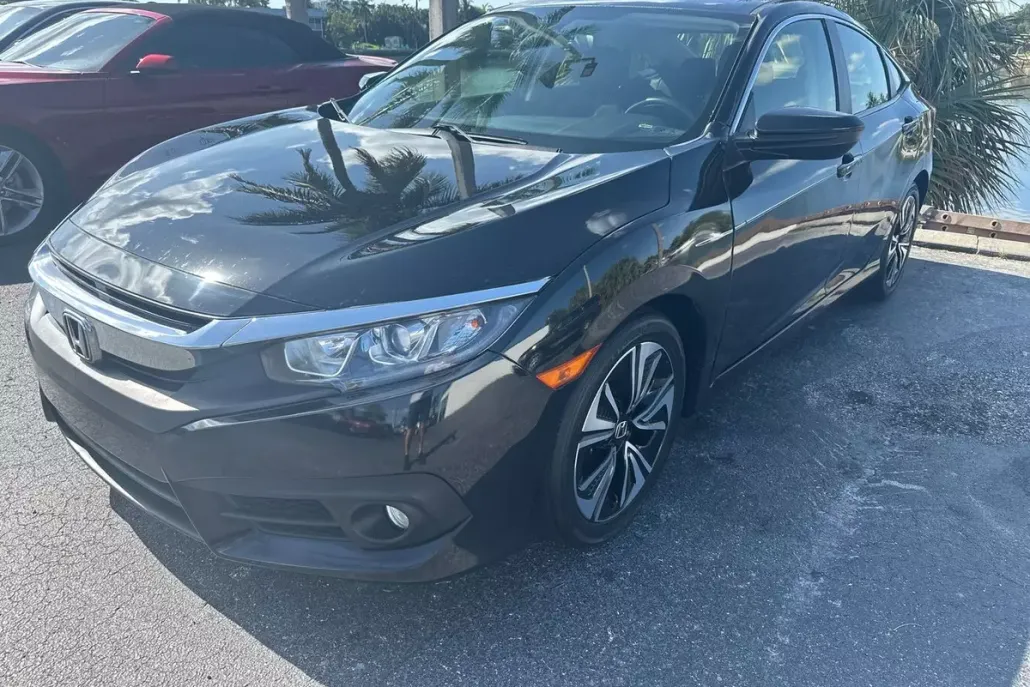2018 Honda Civic EX-T photo 1