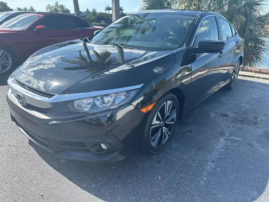 2018 Honda Civic EX-T photo 1