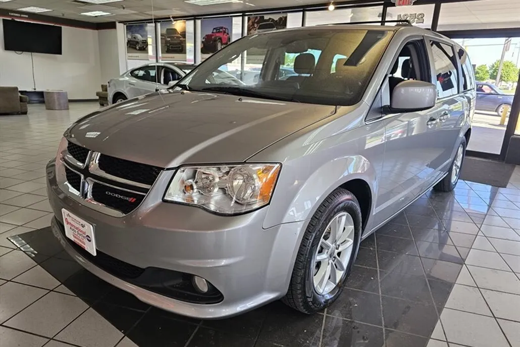 2019 Dodge Grand Caravan SXT photo 1