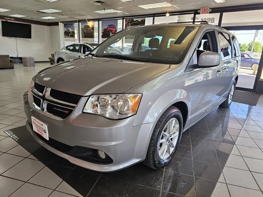 2019 Dodge Grand Caravan SXT photo 1