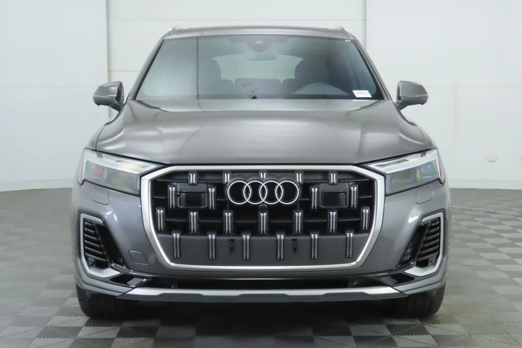 2025 Audi Q7 55 Premium Plus photo 1