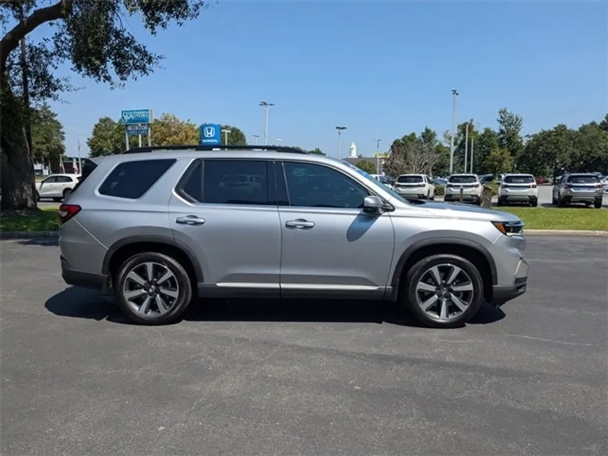2025 Honda Pilot Touring photo 1