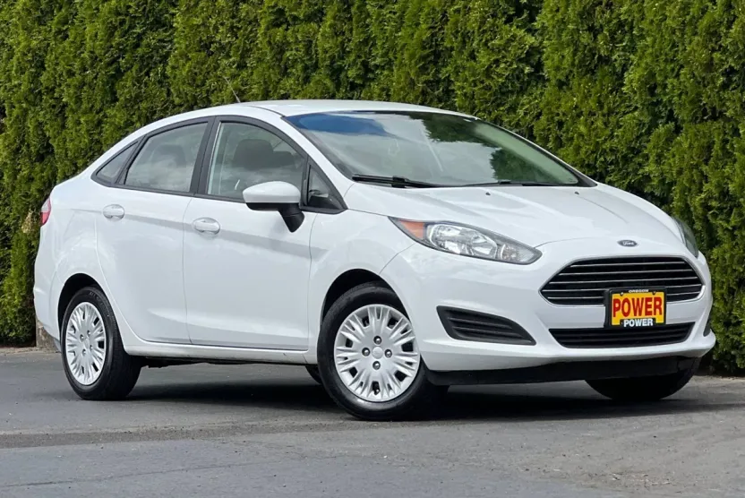2017 Ford Fiesta S photo 1