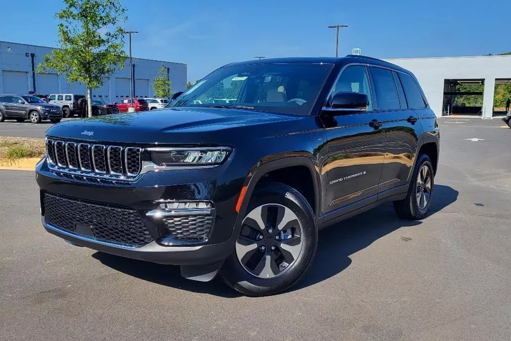 2024 Jeep Cherokee 4xe photo 1