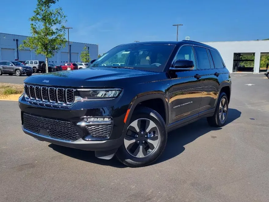 2024 Jeep Cherokee 4xe photo 1