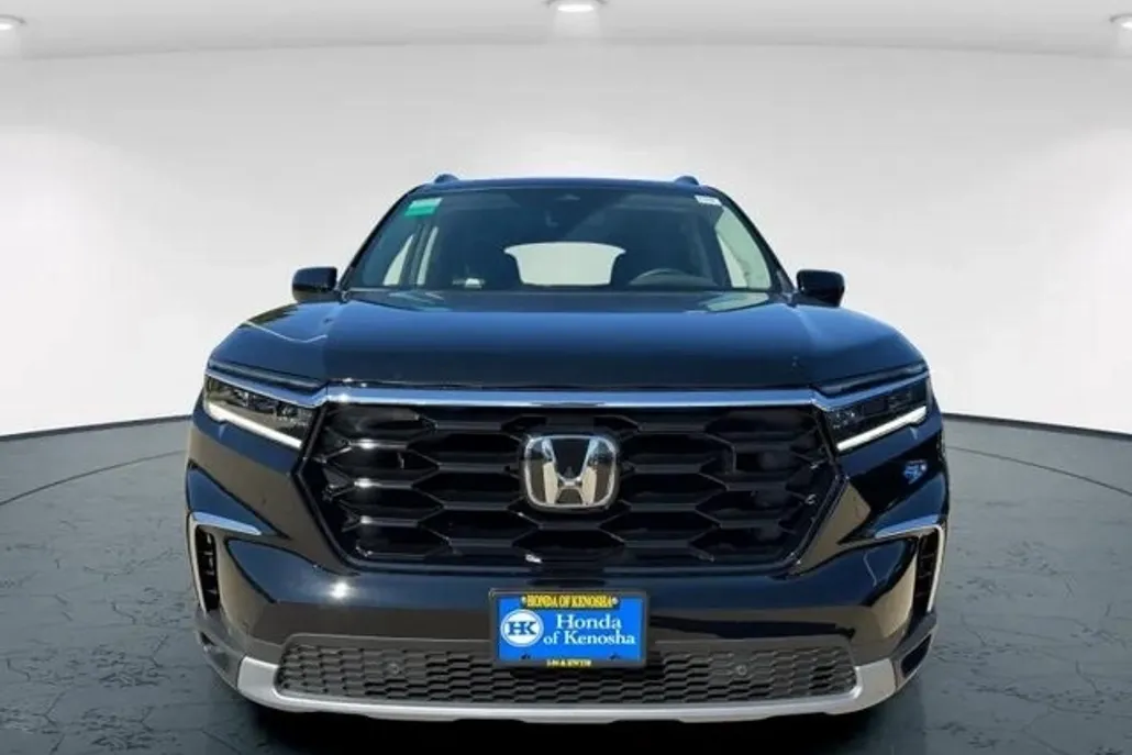 2025 Honda Pilot Touring photo 1