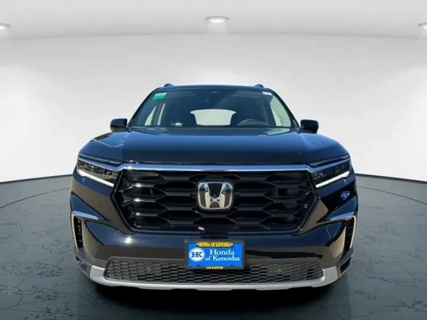 2025 Honda Pilot Touring photo 1