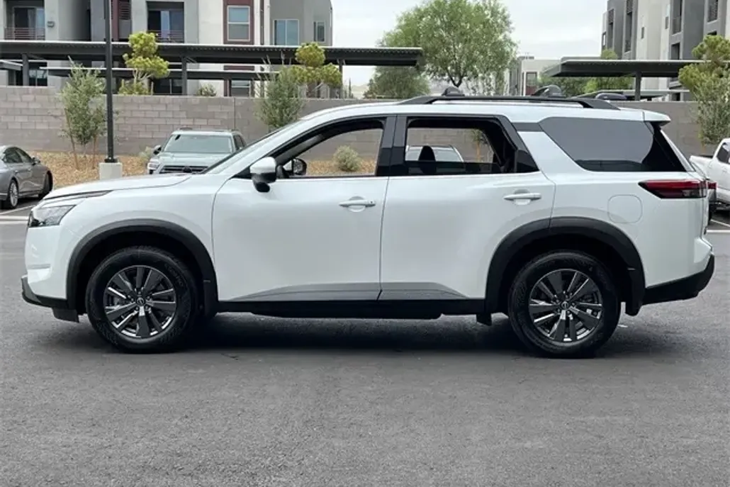 2025 Nissan Pathfinder SV photo 1