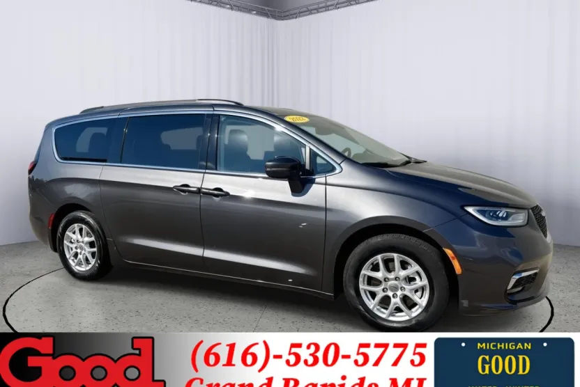 2022 Chrysler Pacifica Touring L photo 1