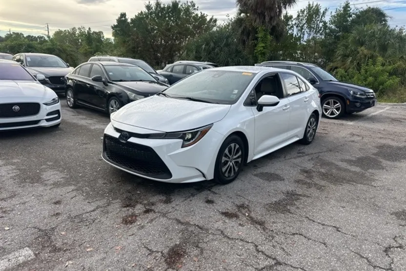 2022 Toyota Corolla Hybrid LE photo 1