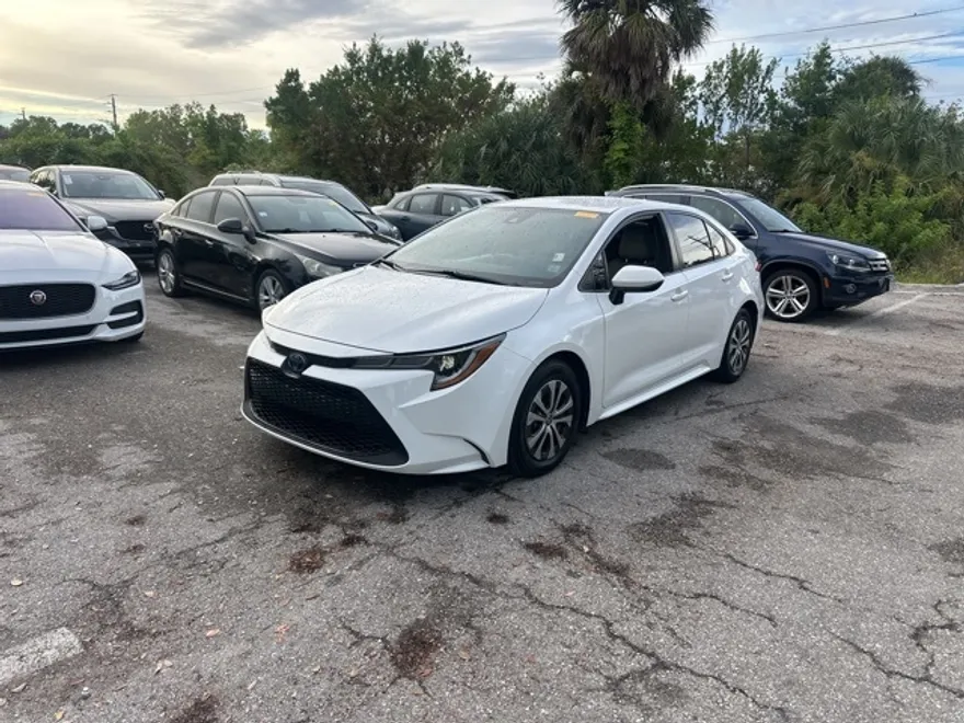 2022 Toyota Corolla Hybrid LE photo 1
