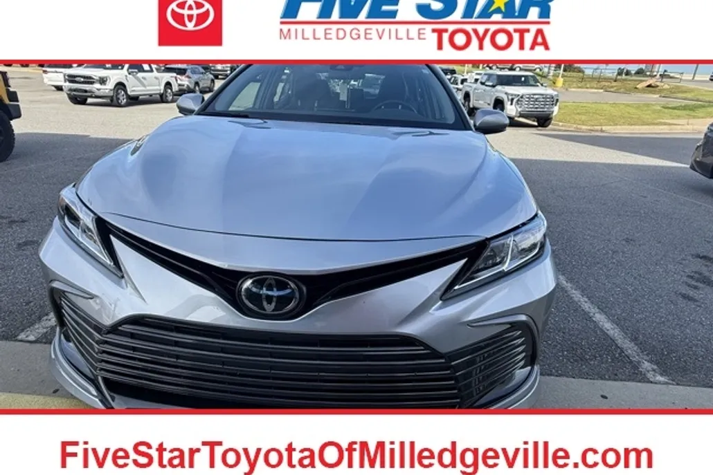 2024 Toyota Camry LE photo 1