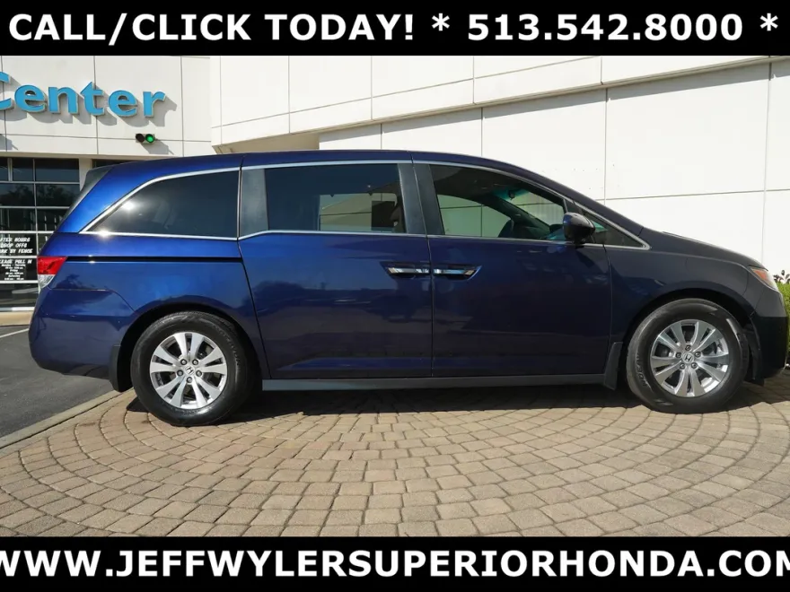 2016 Honda Odyssey SE photo 1