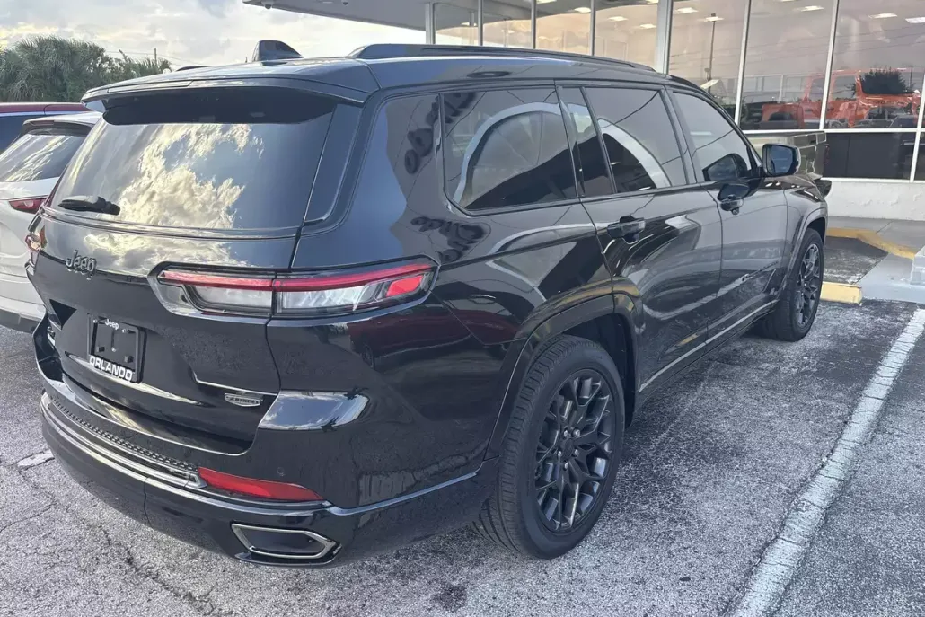 2025 Jeep Grand Cherokee L Summit photo 1