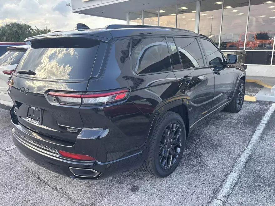 2025 Jeep Grand Cherokee L Summit photo 1