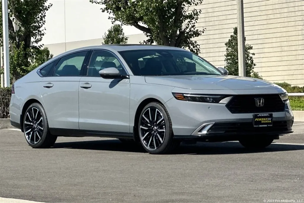 2025 Honda Accord Hybrid Touring photo 1