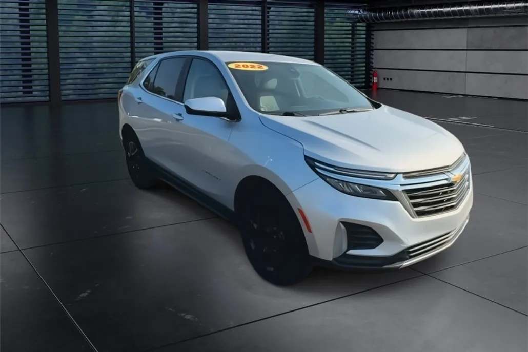 2022 Chevrolet Equinox LT photo 1