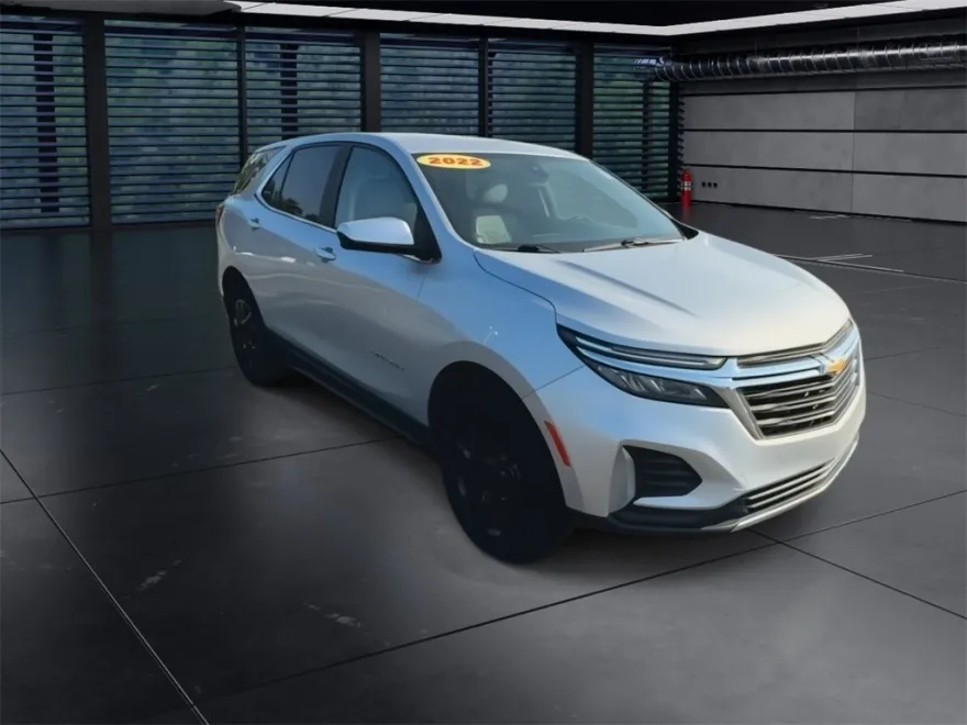 2022 Chevrolet Equinox LT photo 1
