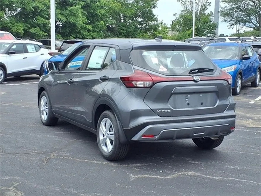 2025 Nissan Kicks Play S photo 1