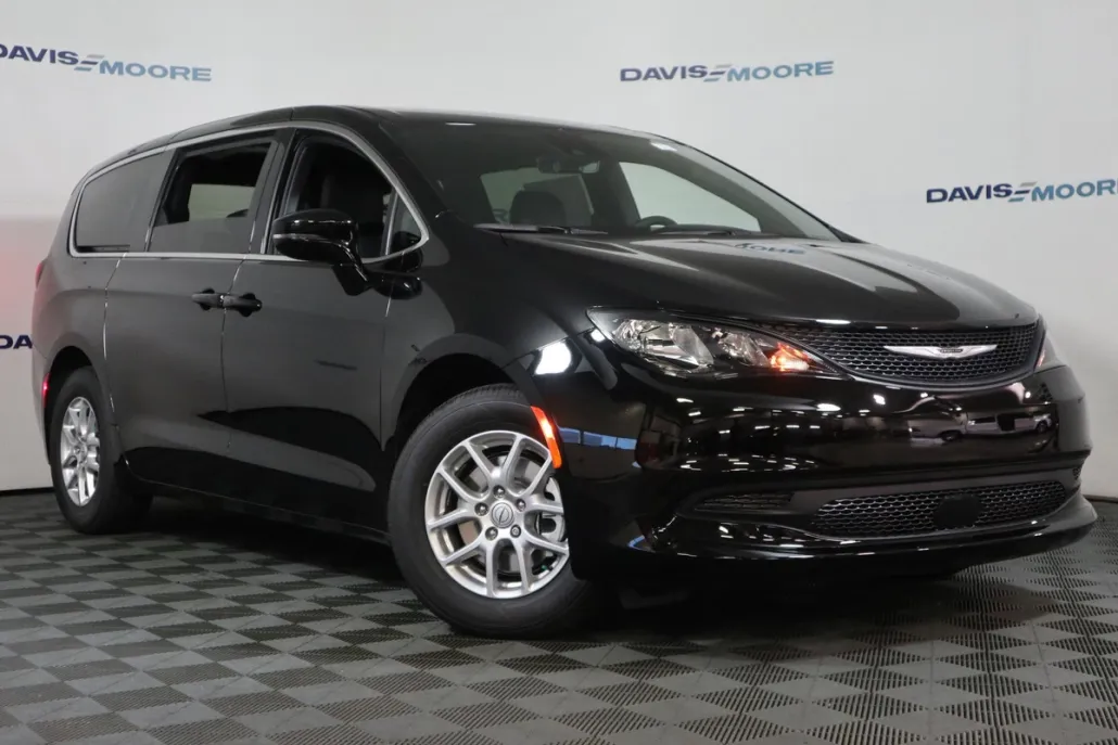 2026 Chrysler Voyager LX photo 1